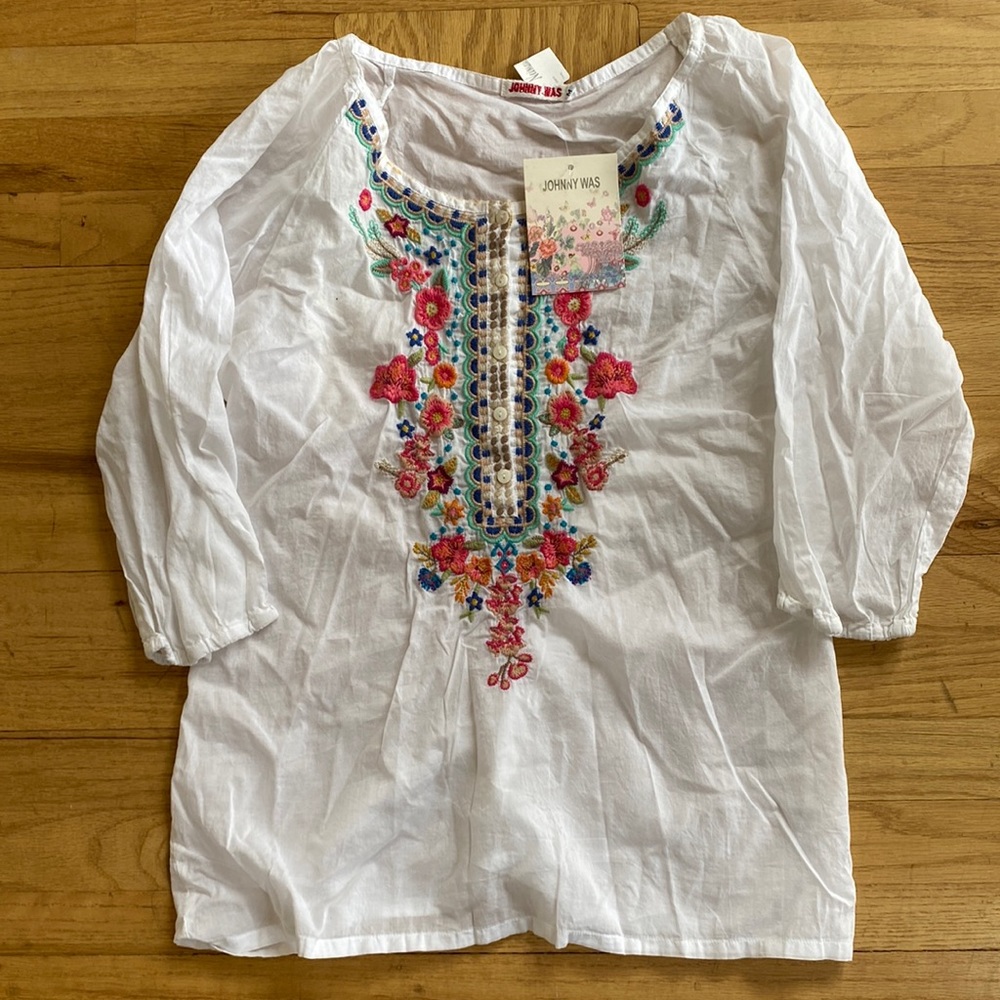 Selling new with tags JOHNNY WAS Embroidered cotton top